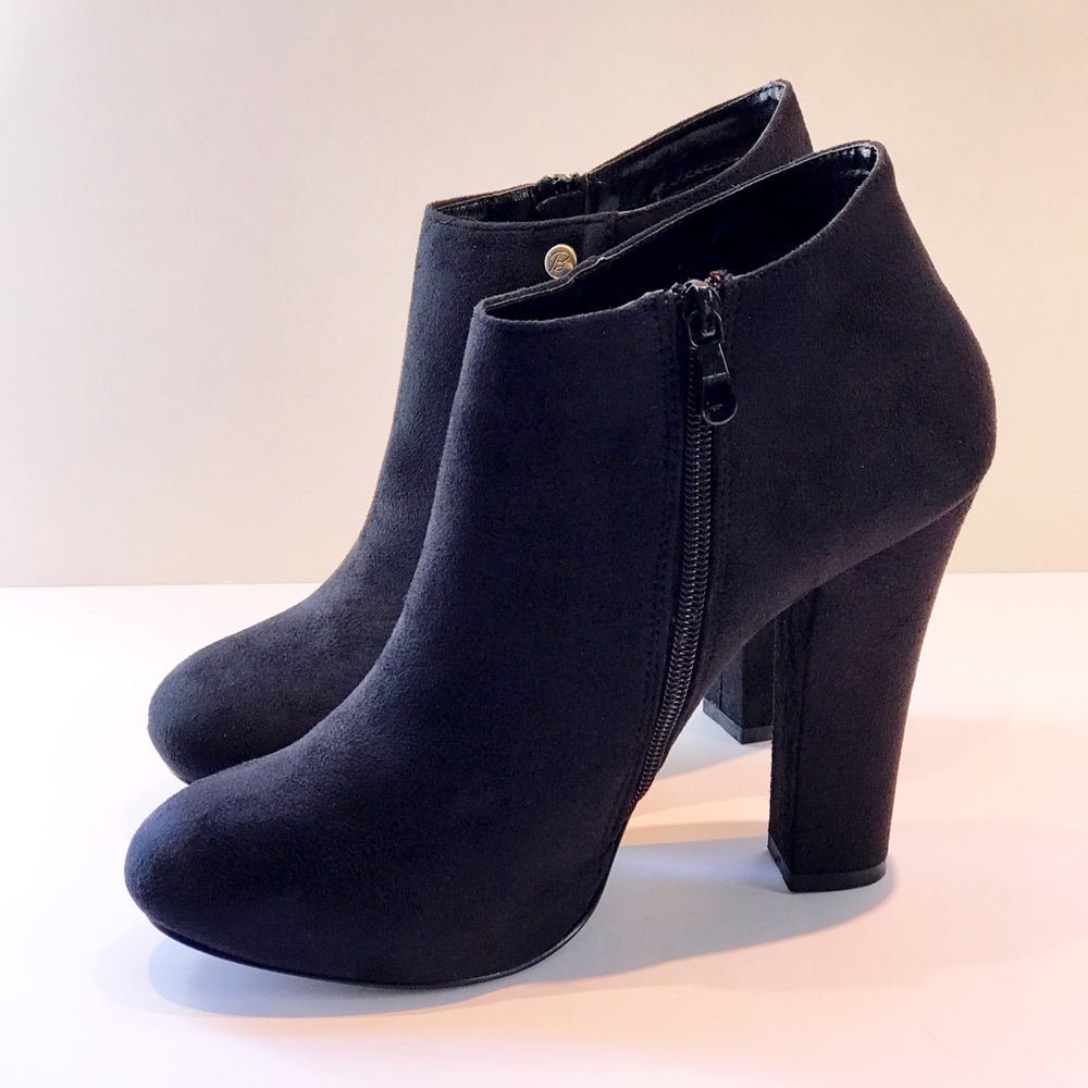HOT Black Faux Suede Stacked Heel Booties SZ 10